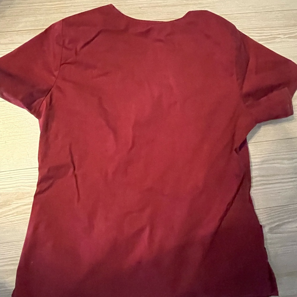 ADAR sz large wine burgundy, scrub top gently used - Picture 2 of 2